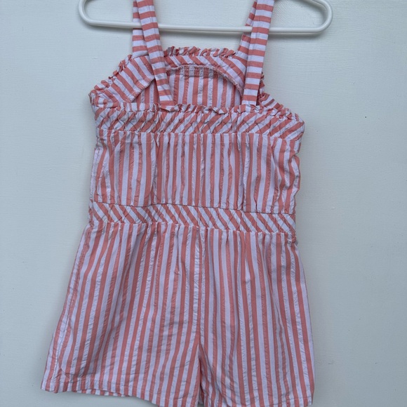 Genuine Kids from OshKosh Seersucker Romper - Picture 2 of 3